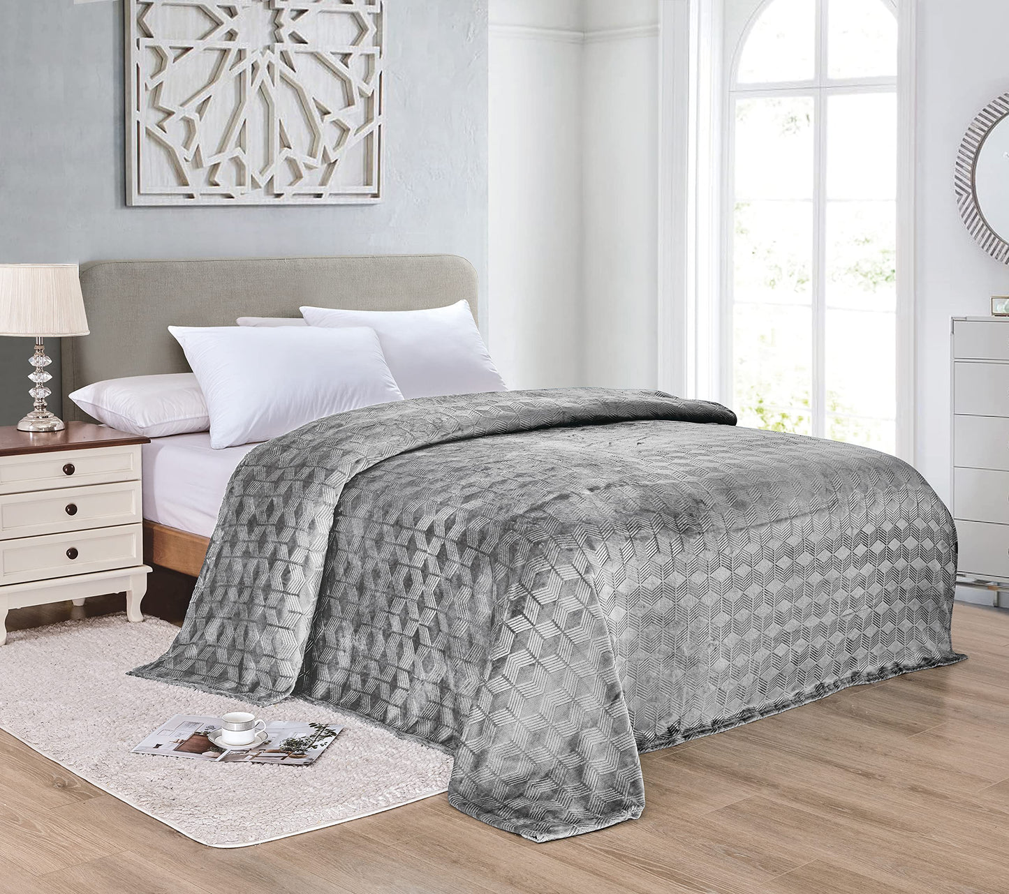 Ultra Plush by Decor&More Amrani Chevron Arrow Jacquard Microplush Blanket