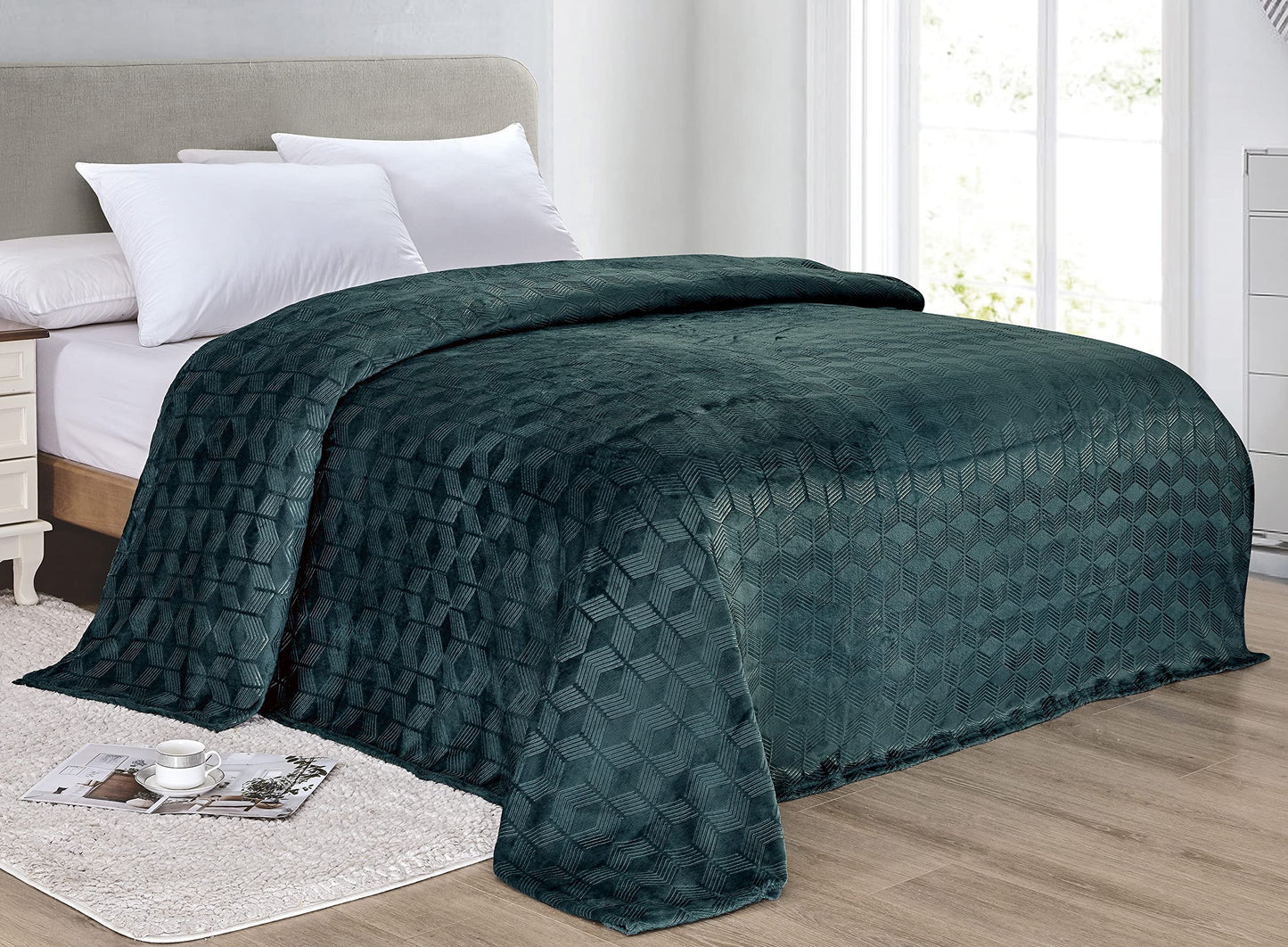 Ultra Plush by Decor&More Amrani Chevron Arrow Jacquard Microplush Blanket