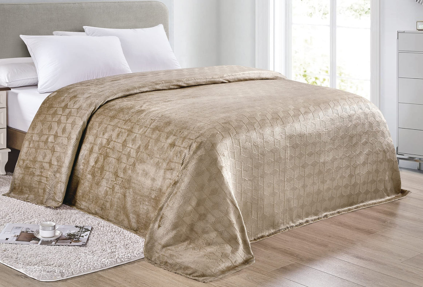 Ultra Plush by Decor&More Amrani Chevron Arrow Jacquard Microplush Blanket