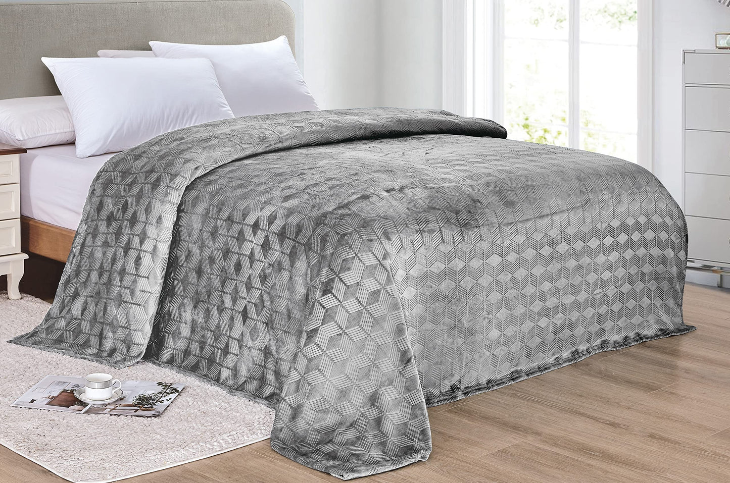 Ultra Plush by Decor&More Amrani Chevron Arrow Jacquard Microplush Blanket
