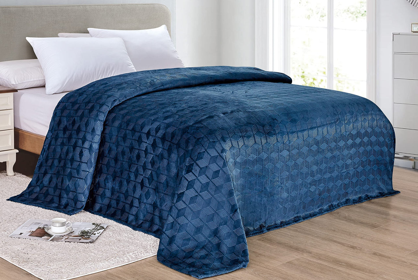 Ultra Plush by Decor&More Amrani Chevron Arrow Jacquard Microplush Blanket