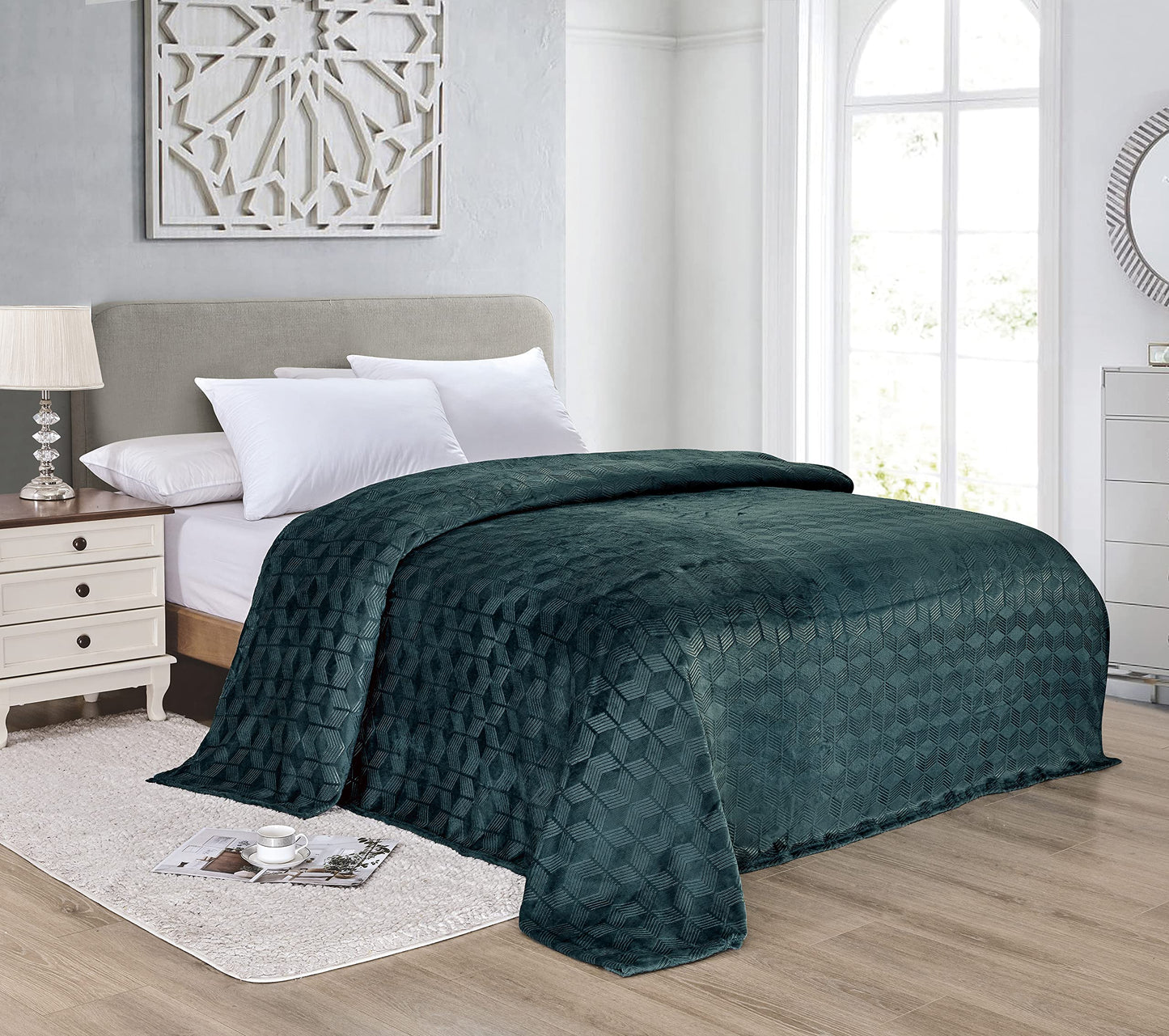 Ultra Plush by Decor&More Amrani Chevron Arrow Jacquard Microplush Blanket
