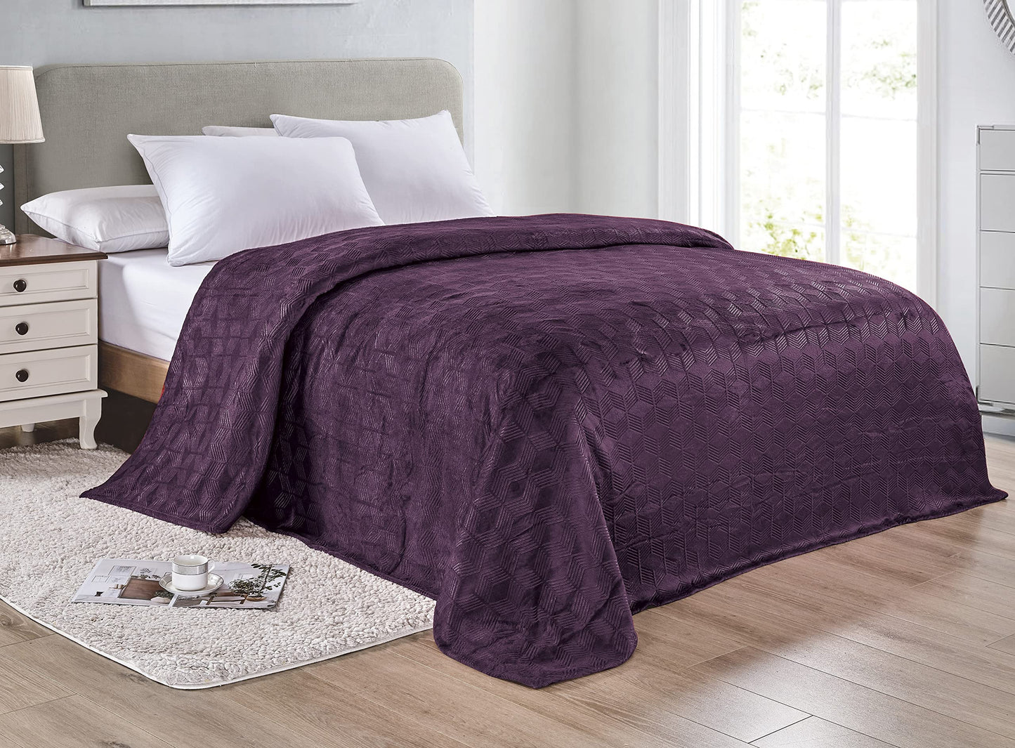 Ultra Plush by Decor&More Amrani Chevron Arrow Jacquard Microplush Blanket