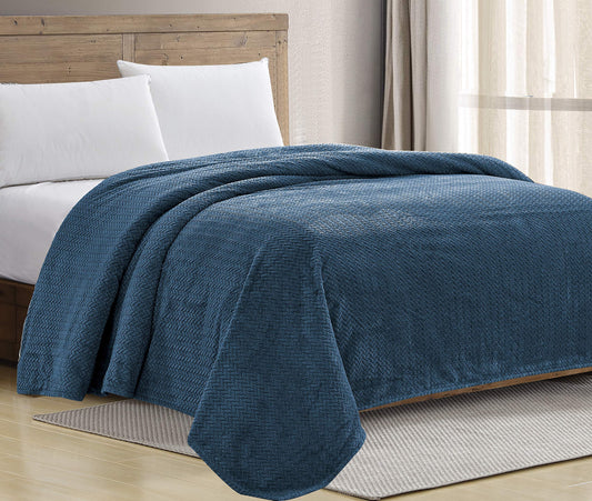 Decor&More Noble House Extra Heavy and Plush Chevron Braided Blanket