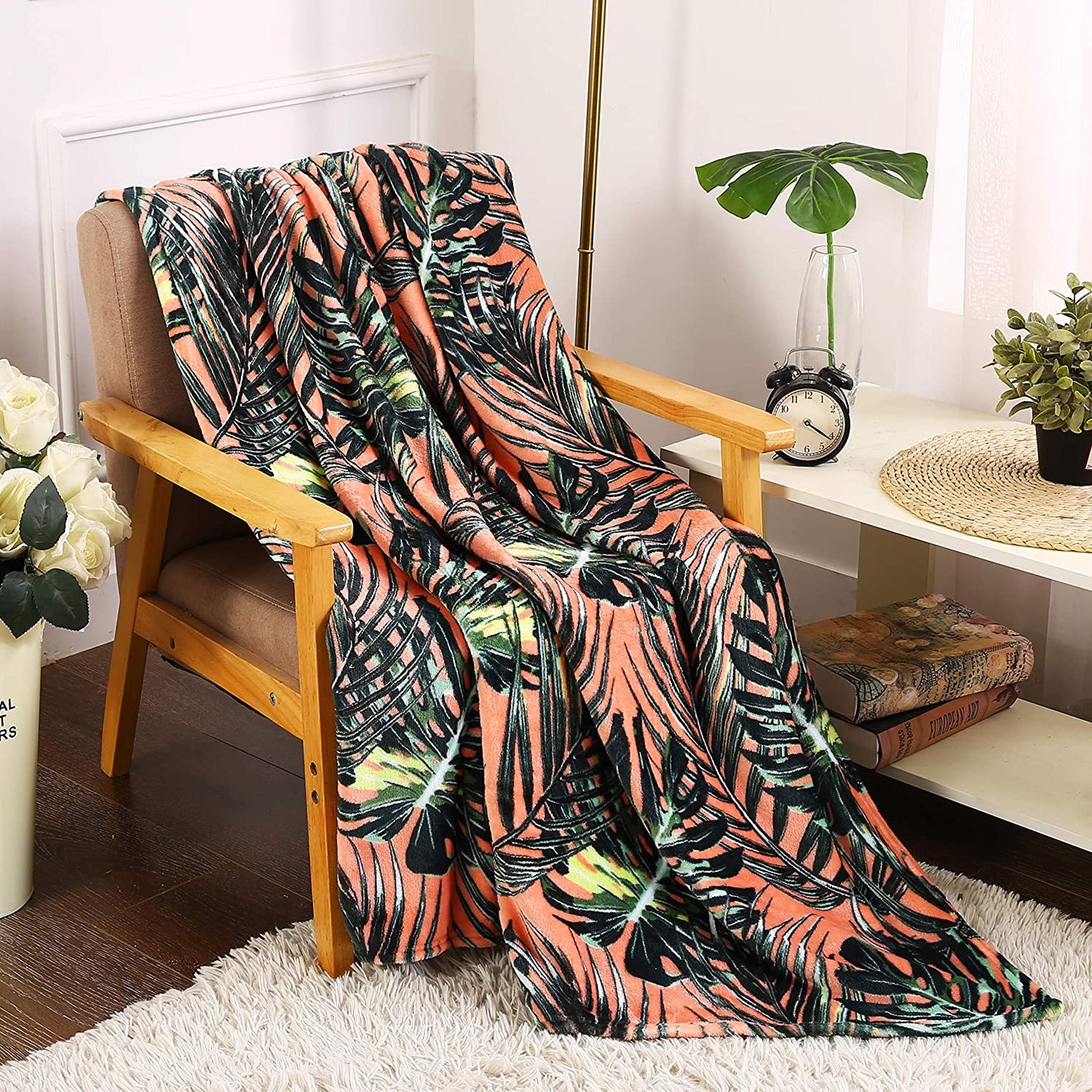 Décor&More Home Essentials Tropical Plush Throw