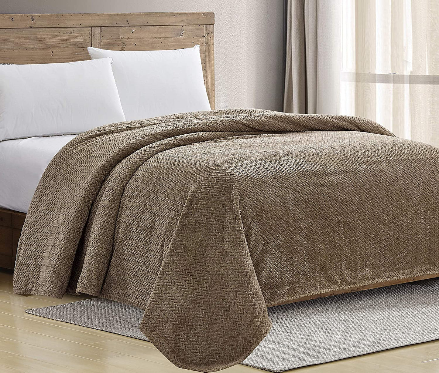 Décor&More HomeEssentials Extra Heavy and Plush Chevron Braided Microplush Jacquard Blanket