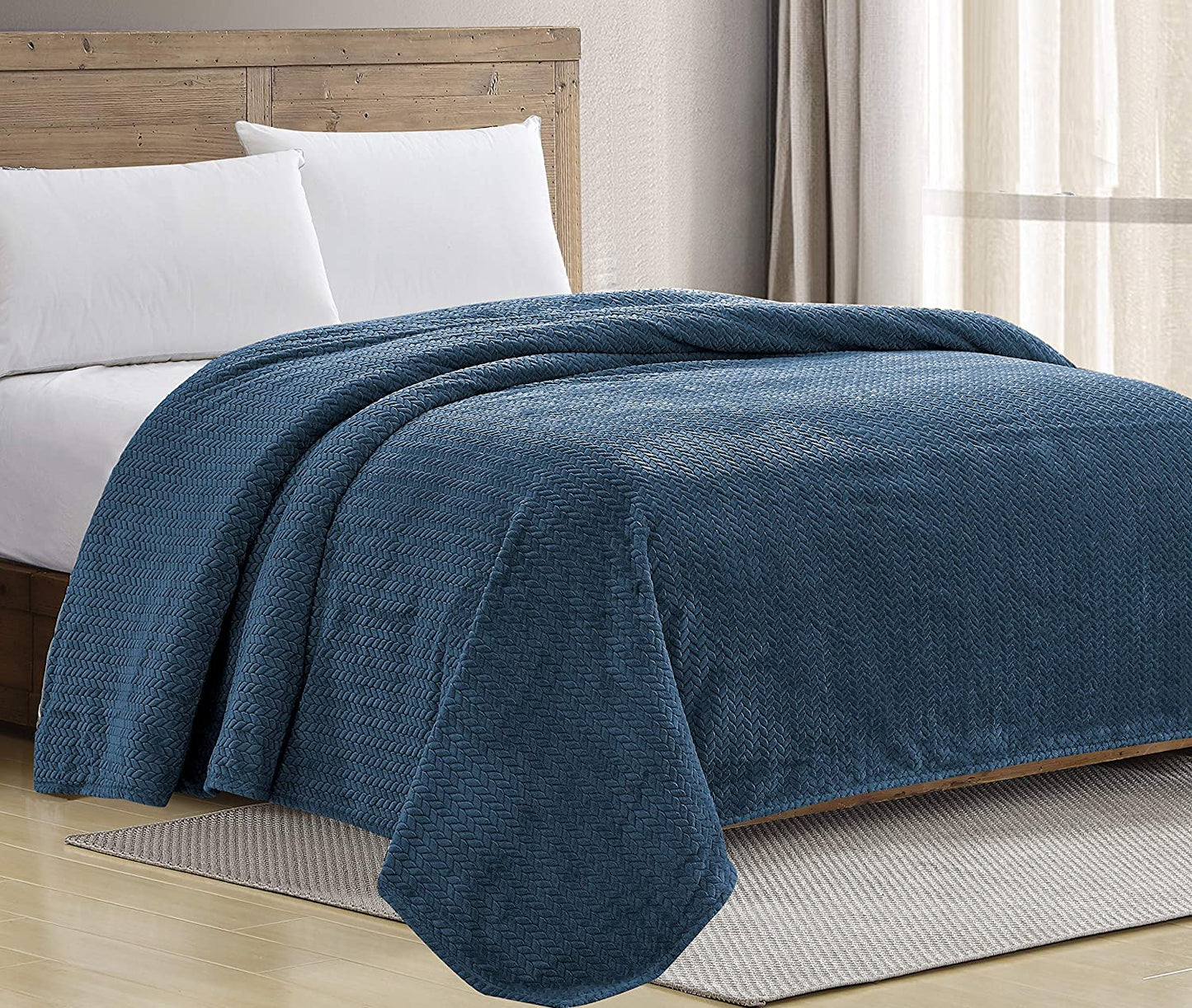 Décor&More HomeEssentials Extra Heavy and Plush Chevron Braided Microplush Jacquard Blanket